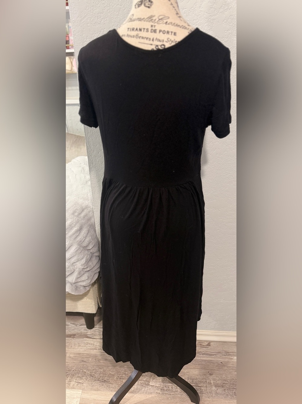 Amazon Black Maternity Dress Medium Short Sleeve Babydoll Empire Waist Flowy - Picture 6 of 7